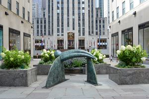 Camille Henrot presented by Metro Pictures, Frieze Sculpture at Rockefeller Center, New York (2020). Photo by Casey Kelbaugh. Courtesy of Casey Kelbaugh/Frieze.